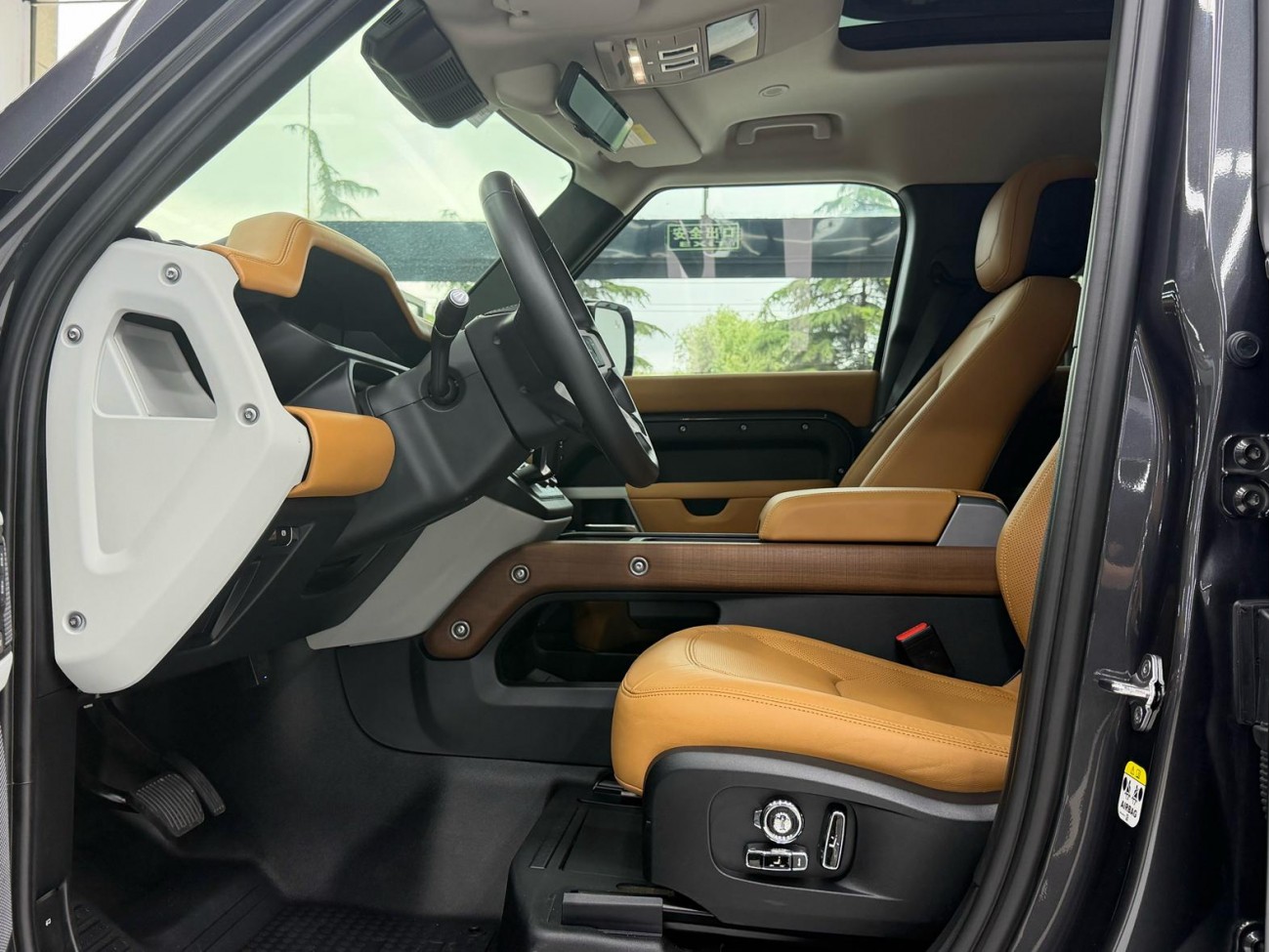 Land Rover Defender 2023
