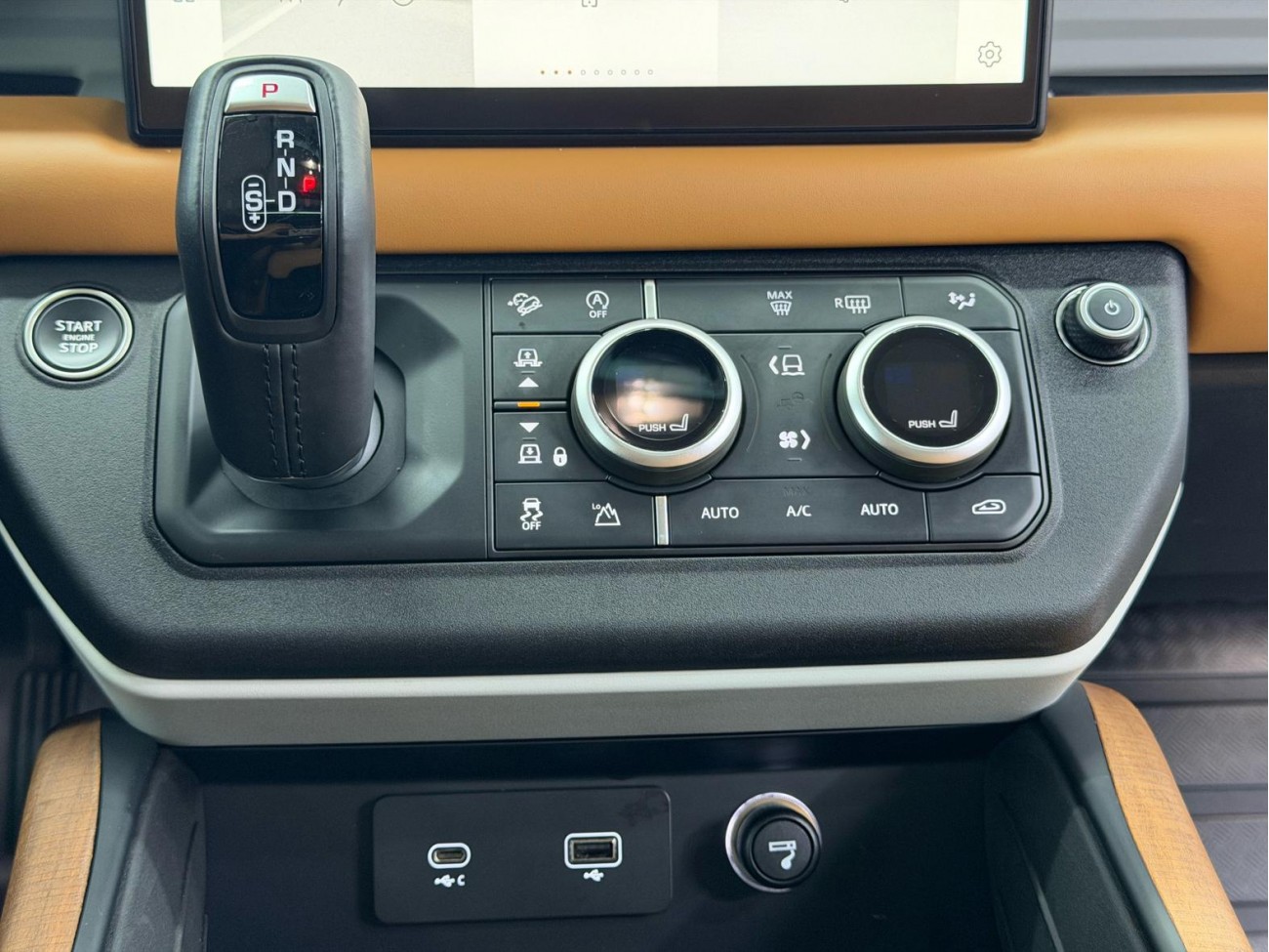 Land Rover Defender 2023