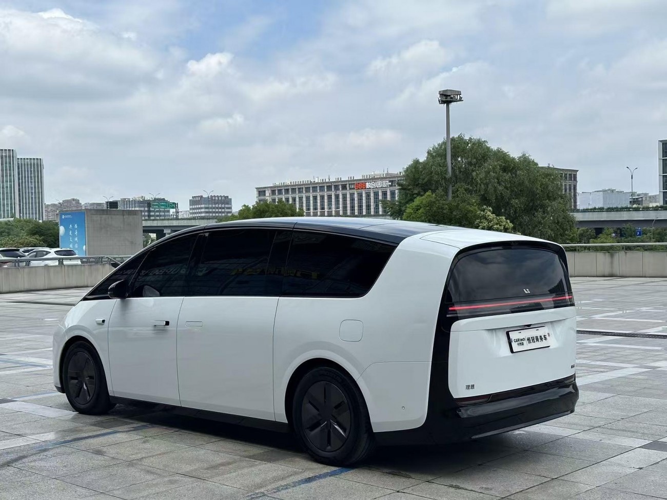 Li Auto MEGA 2025