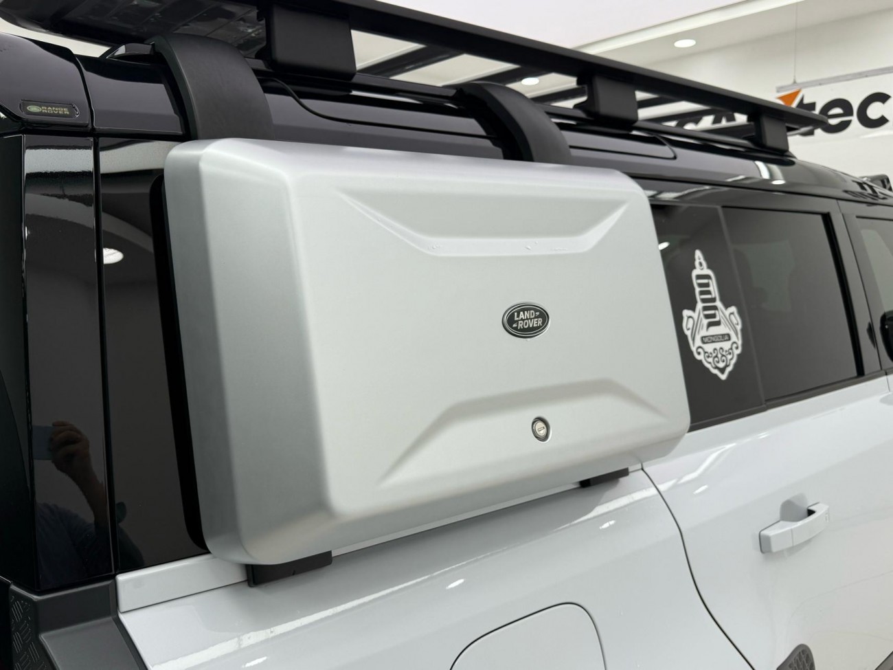 Land Rover Defender 2021