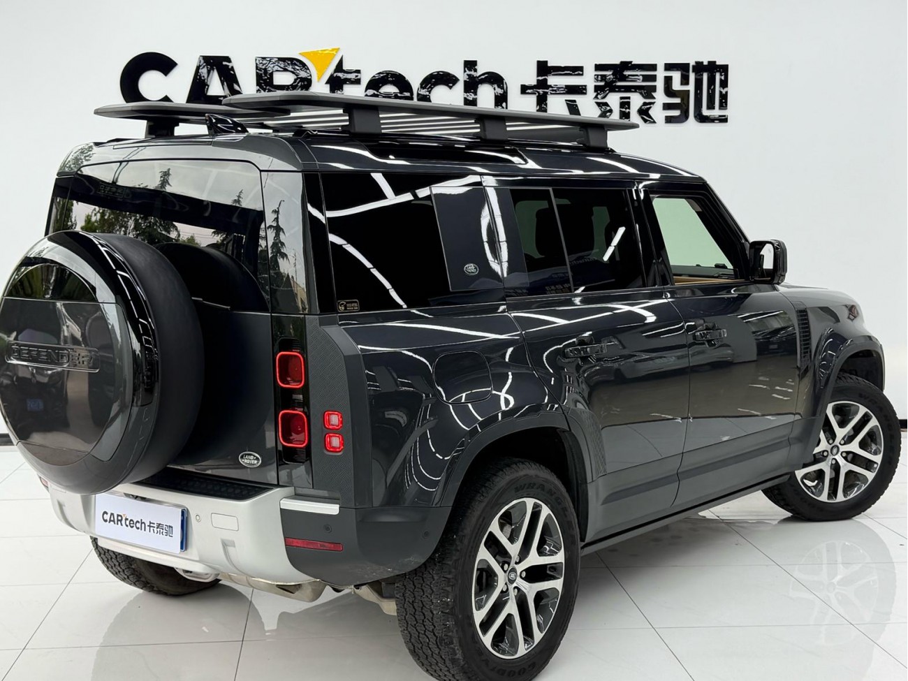 Land Rover Defender 2023