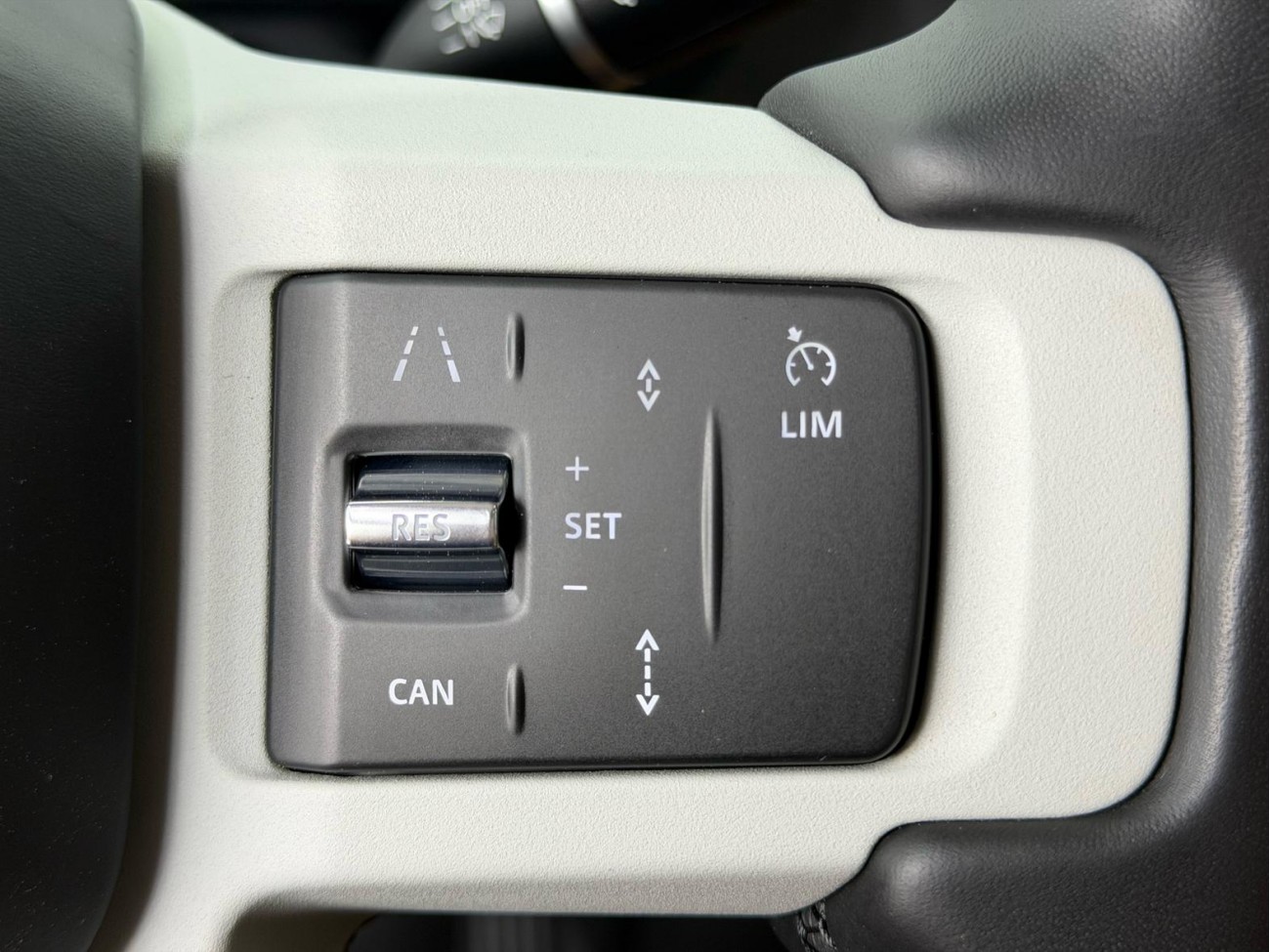 Land Rover Defender 2023