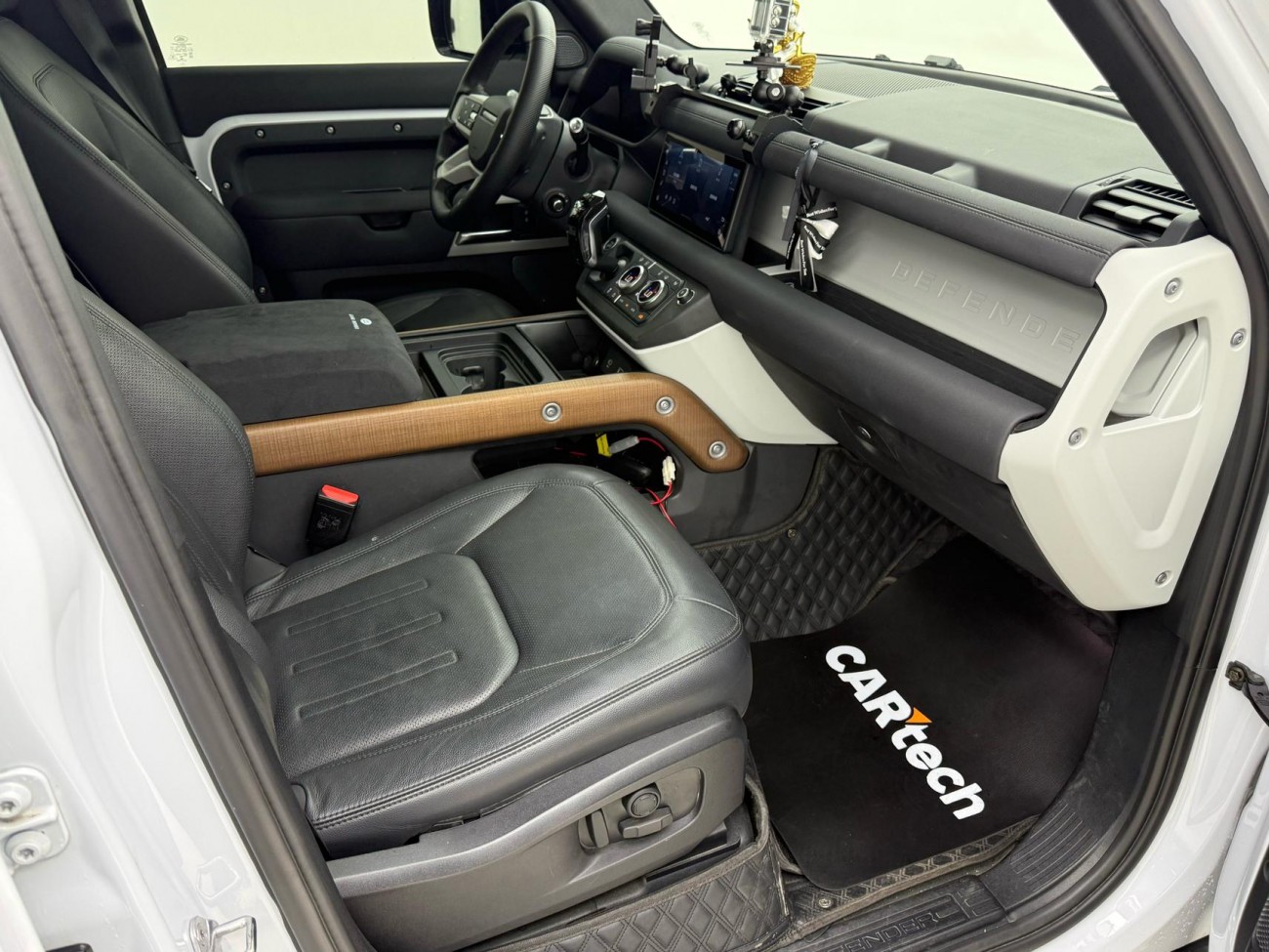 Land Rover Defender 2021