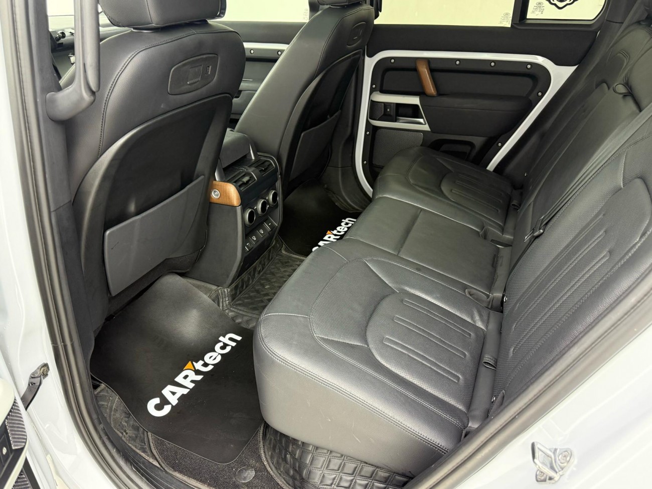 Land Rover Defender 2021
