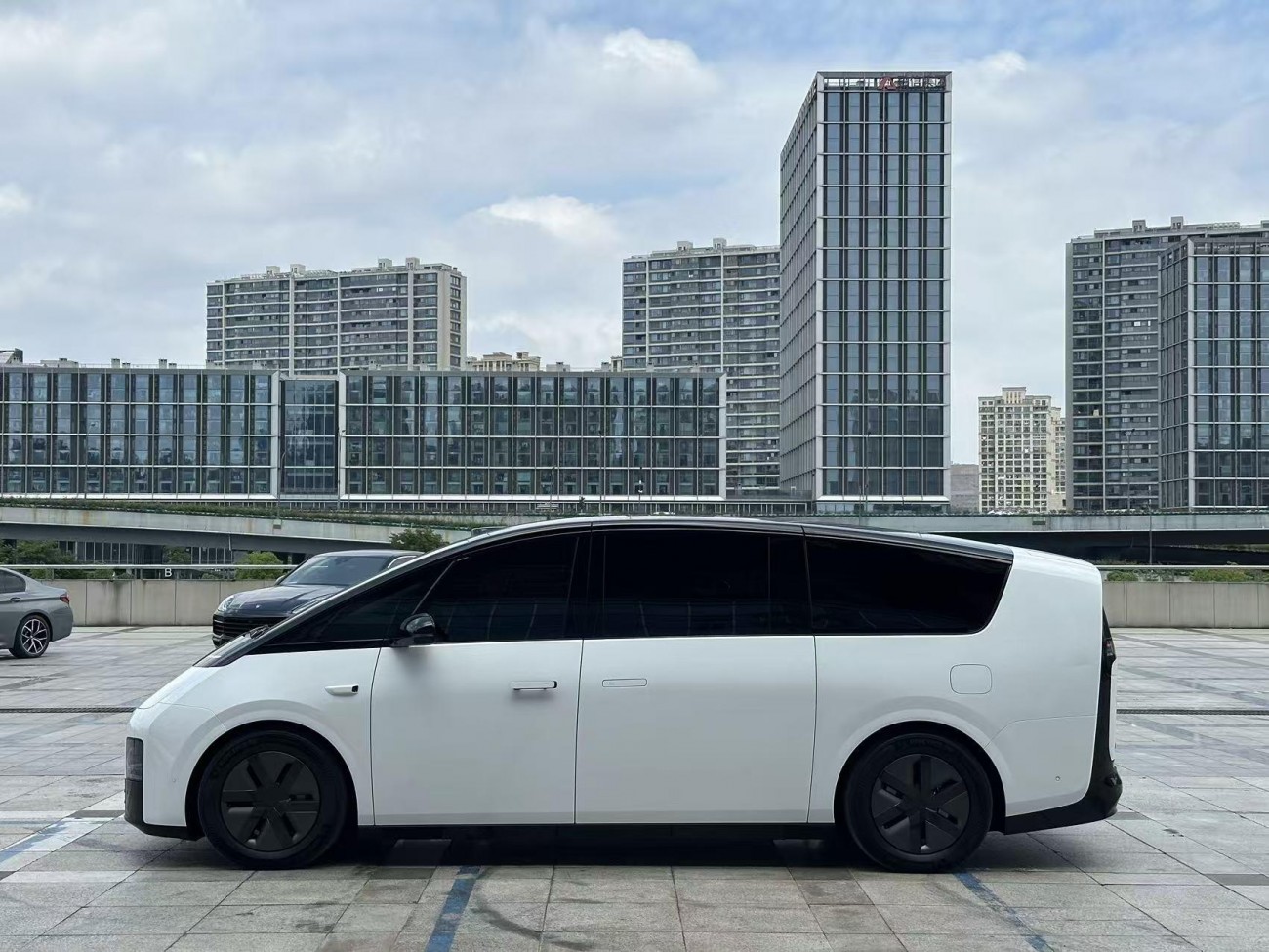 Li Auto MEGA 2025