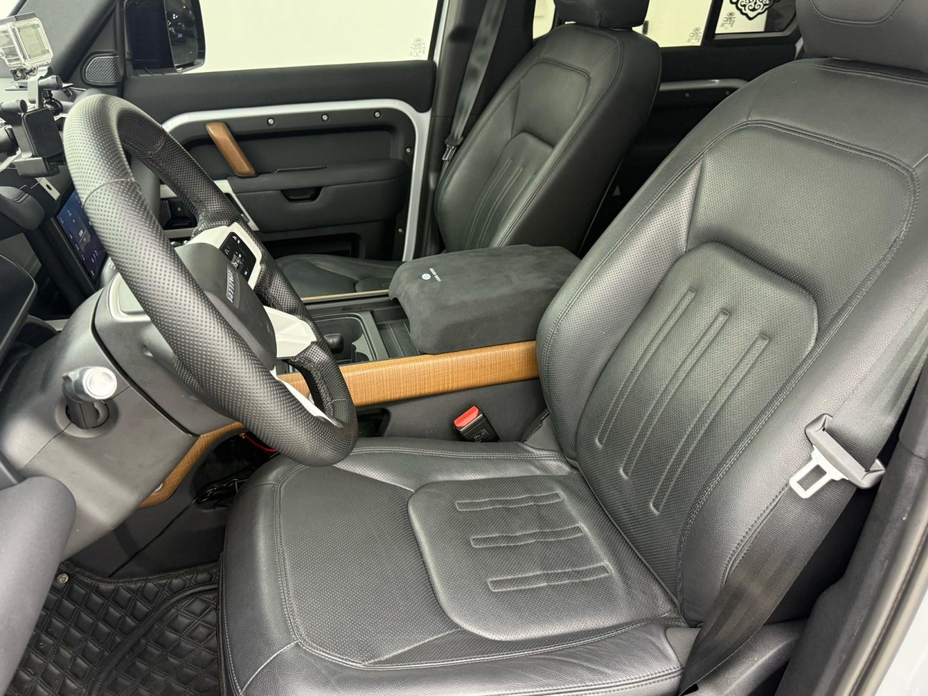Land Rover Defender 2021