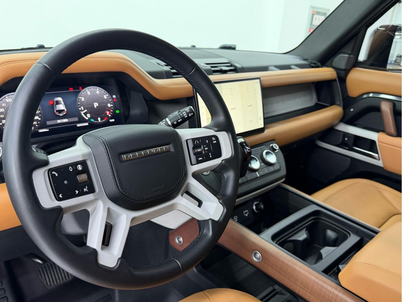 Land Rover Defender 2023