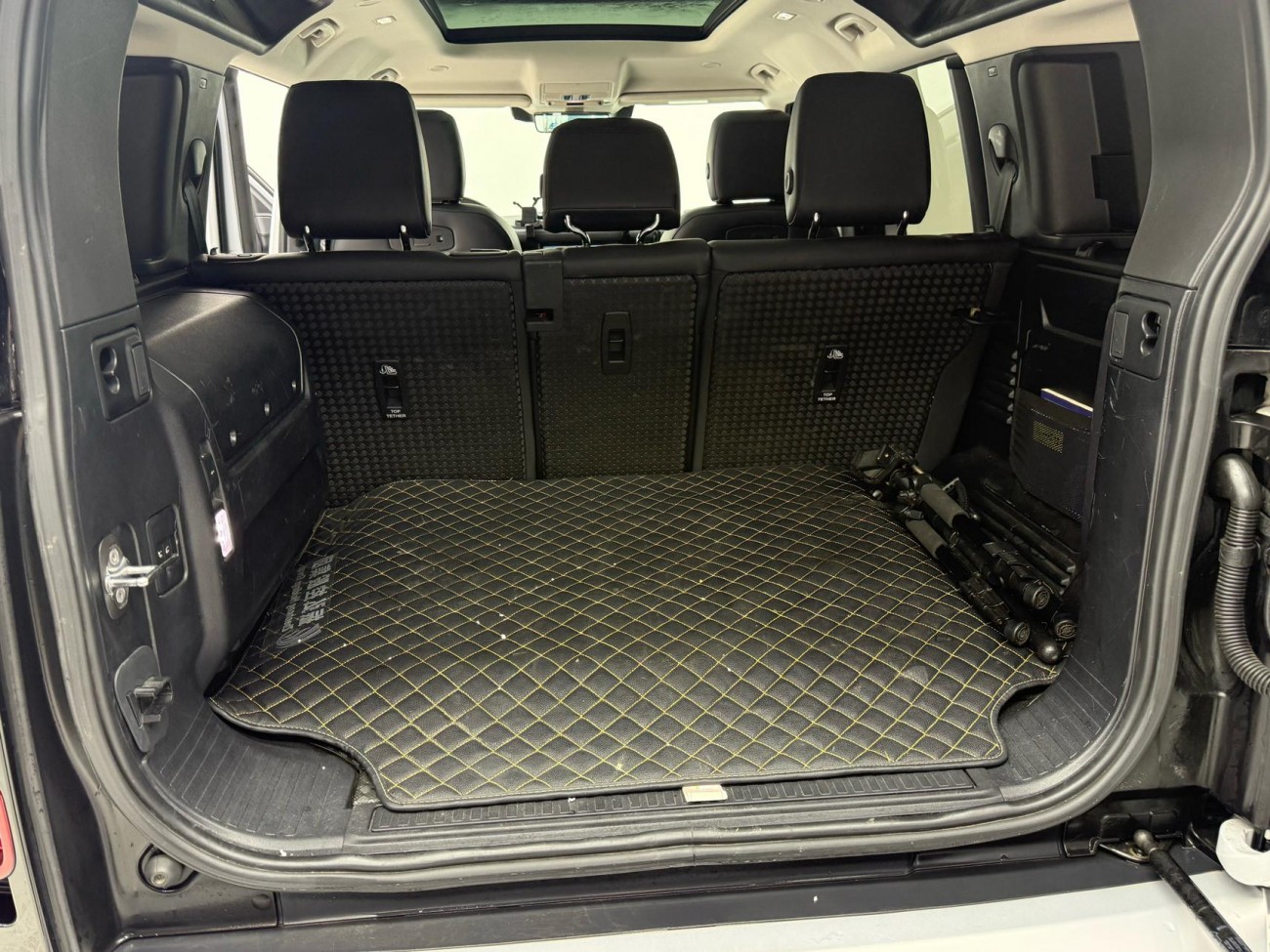 Land Rover Defender 2021