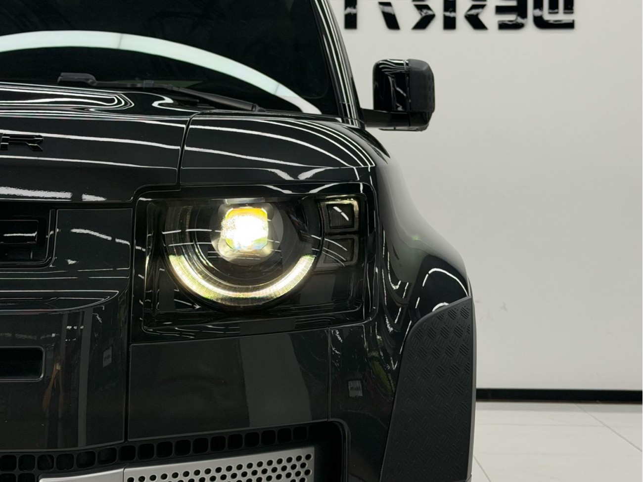 Land Rover Defender 2023