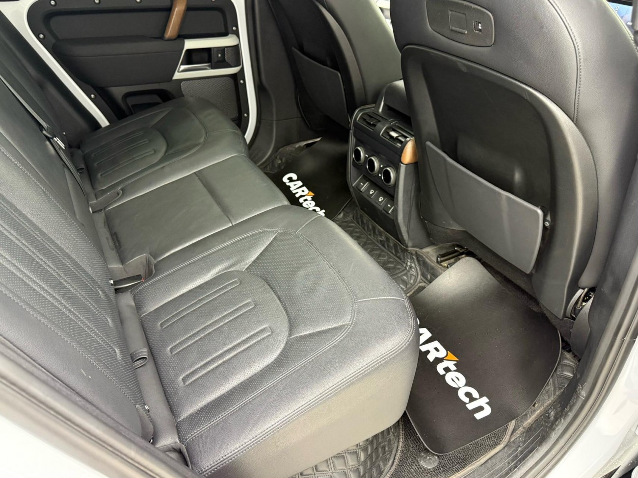 Land Rover Defender 2021