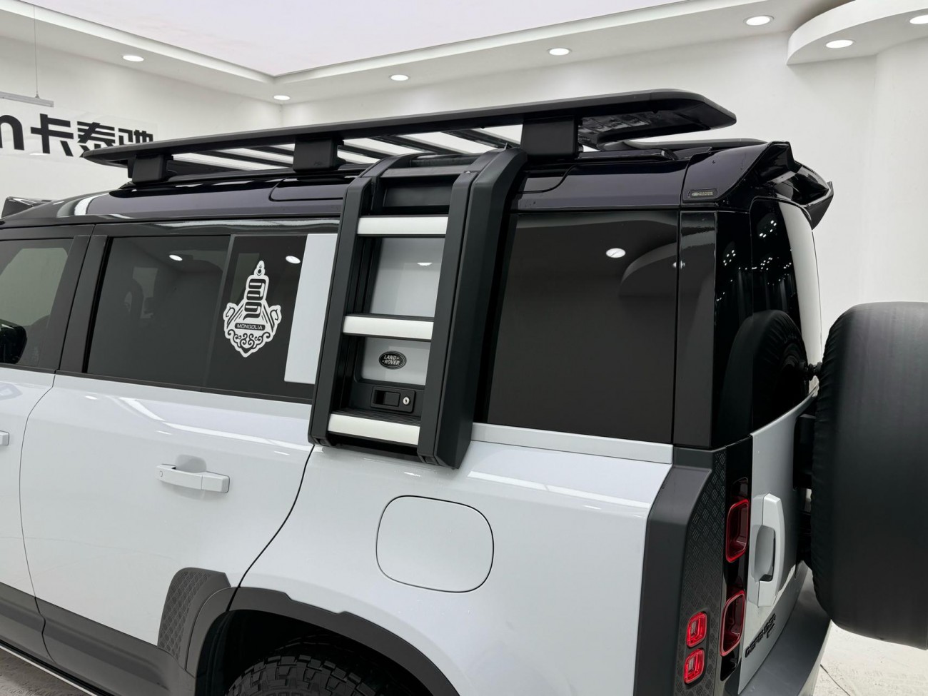 Land Rover Defender 2021