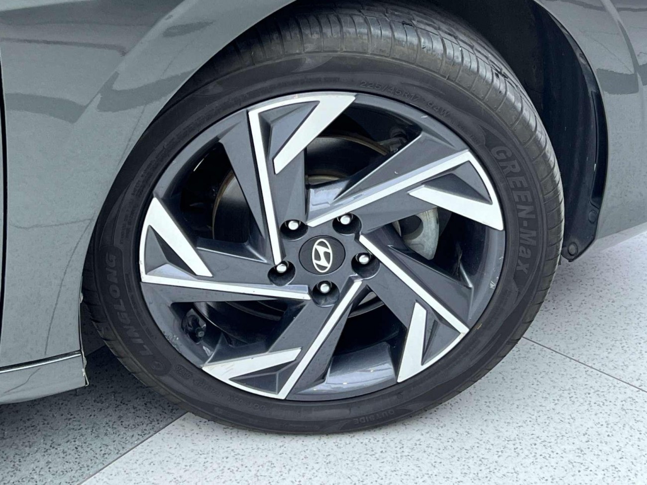 Hyundai Elantra 2024