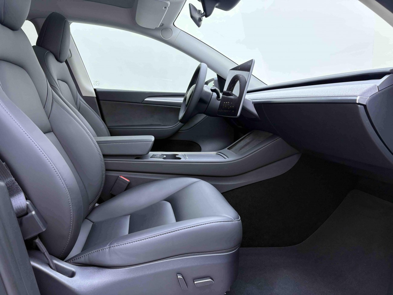 Tesla Model Y 2025