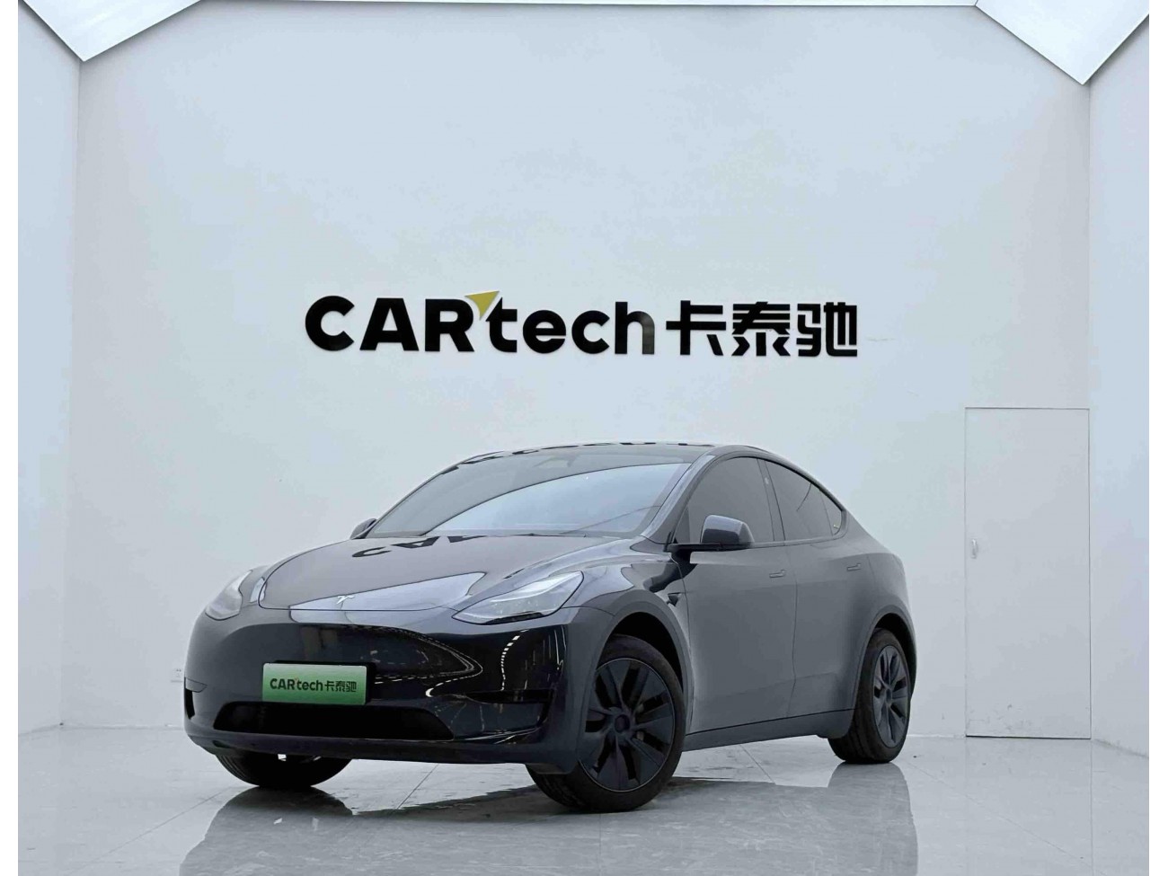 Tesla Model Y 2025