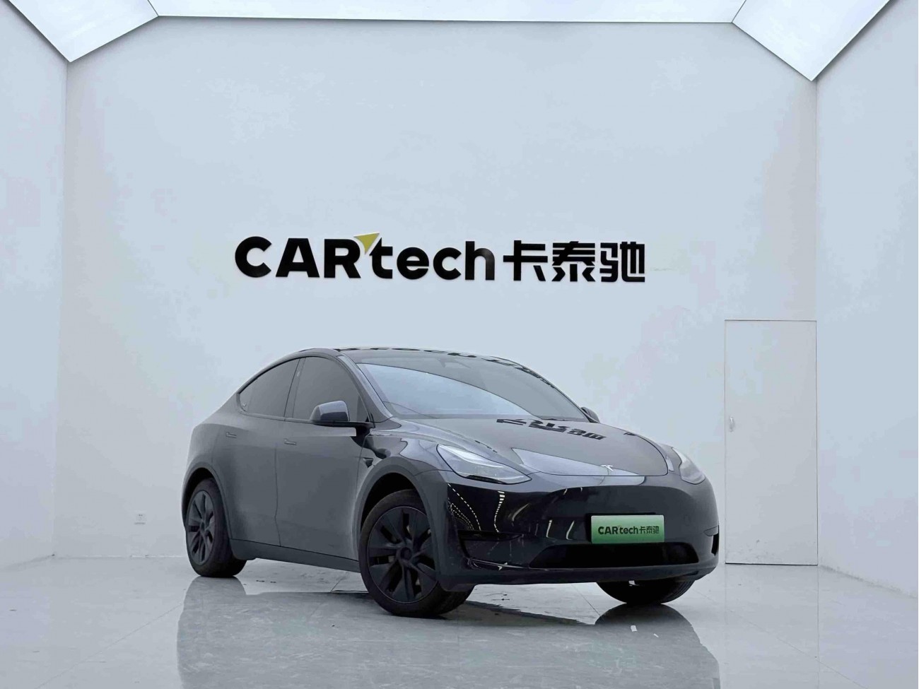 Tesla Model Y 2025