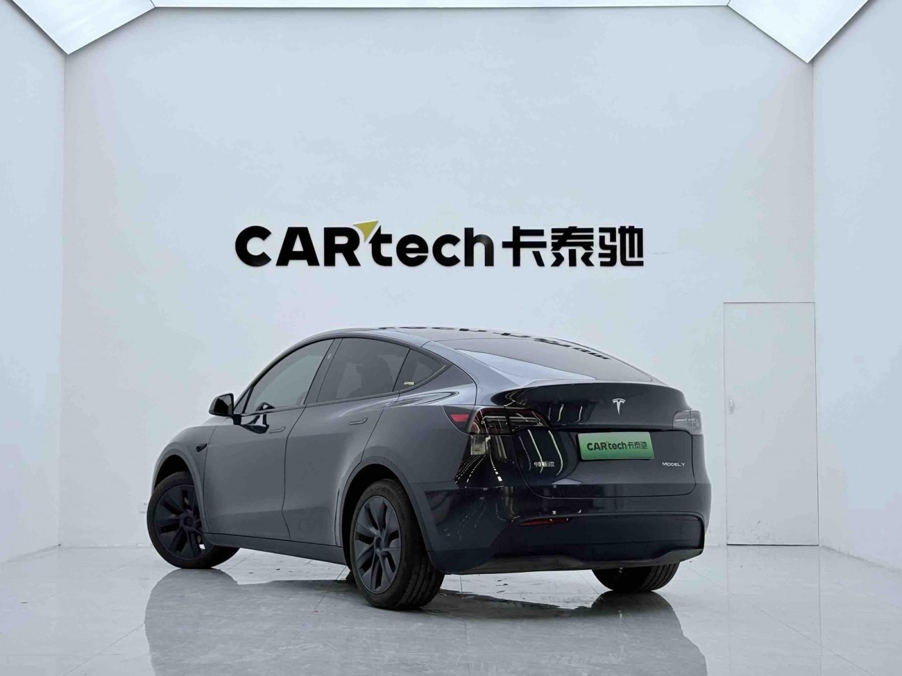 Tesla Model Y 2025