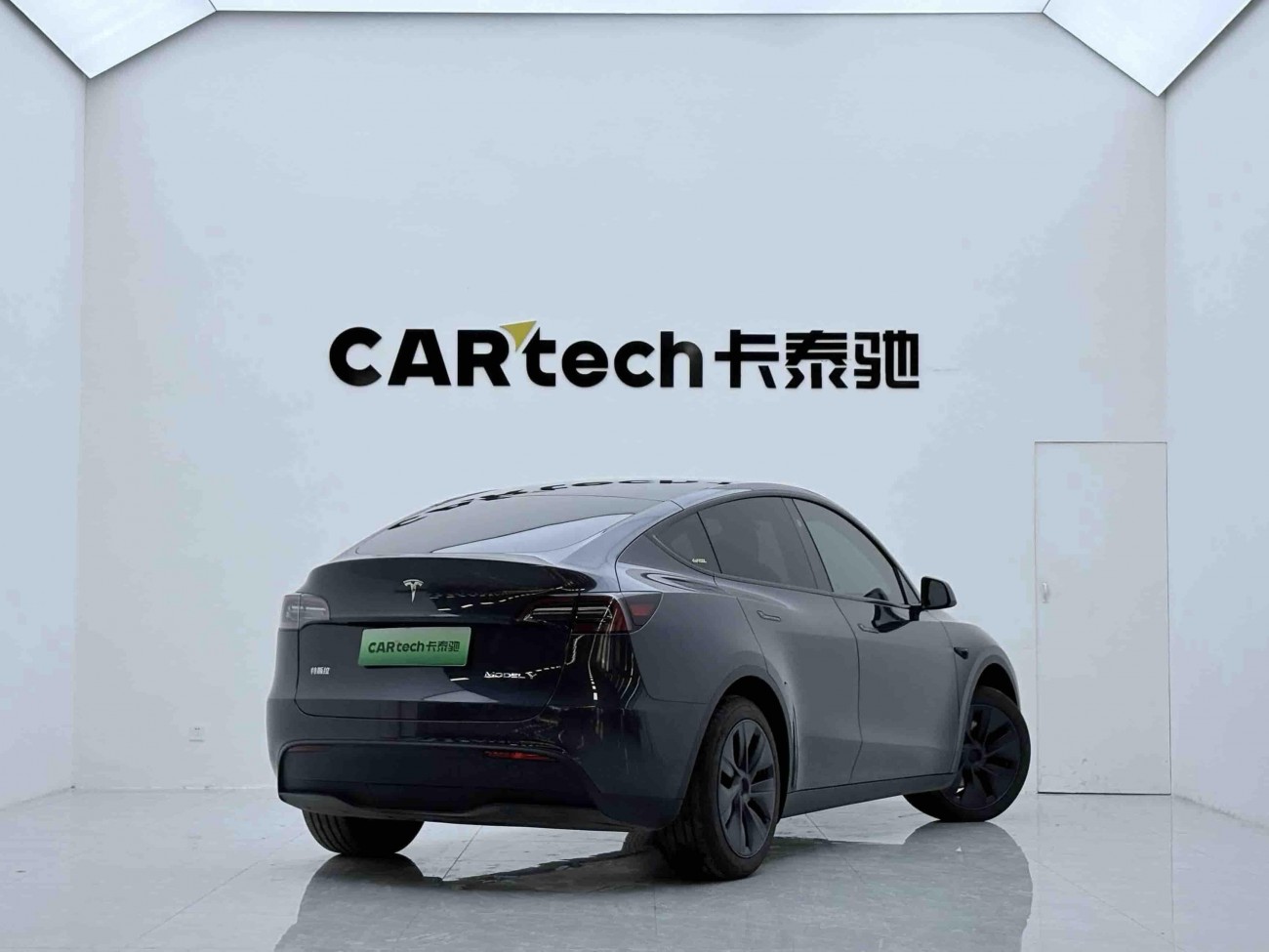 Tesla Model Y 2025