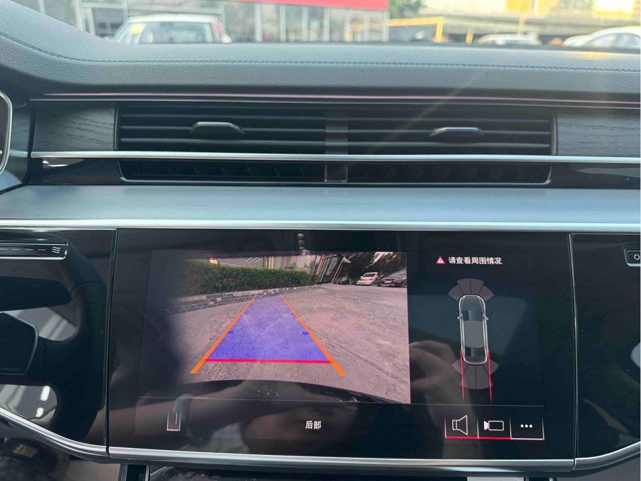 Audi A8L 45 TFSI 2025