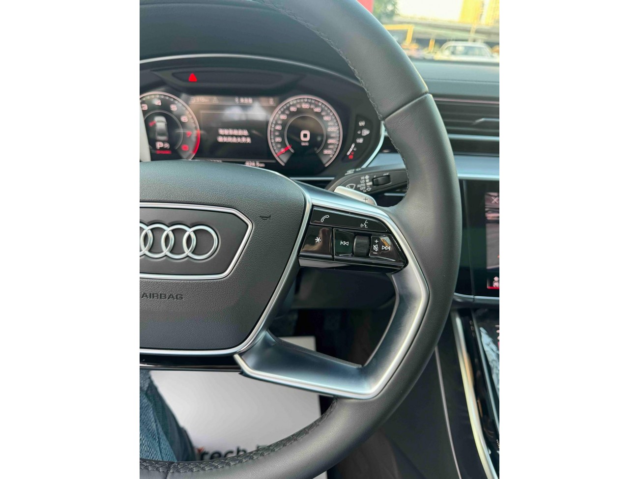 Audi A8L 45 TFSI 2025