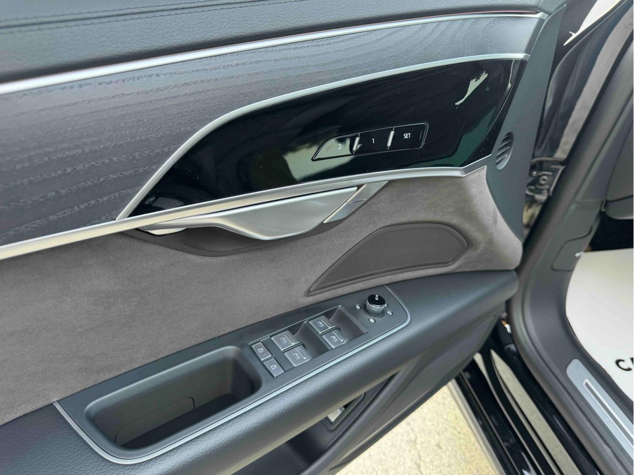Audi A8L 45 TFSI 2025