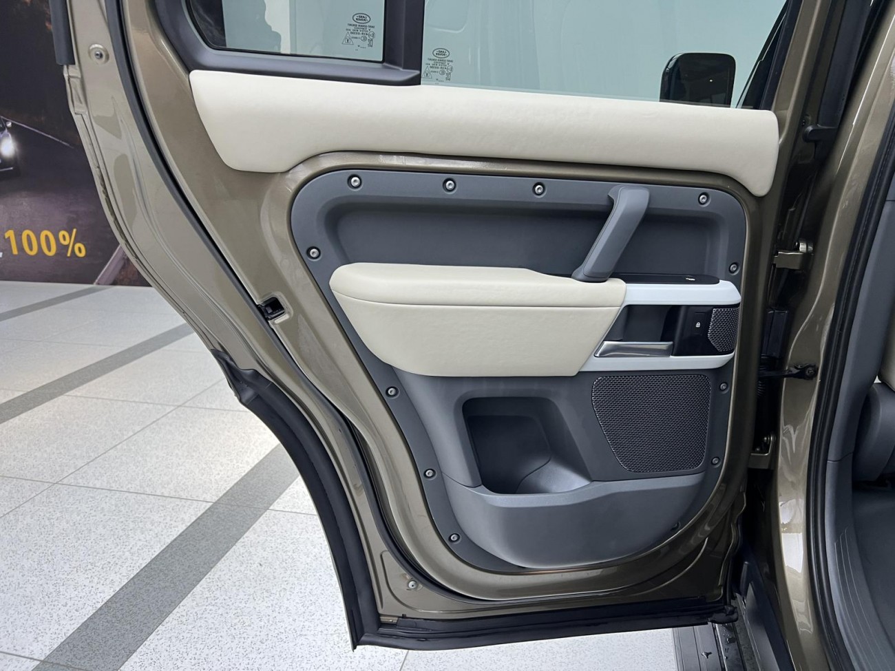 Land Rover Defender 2020