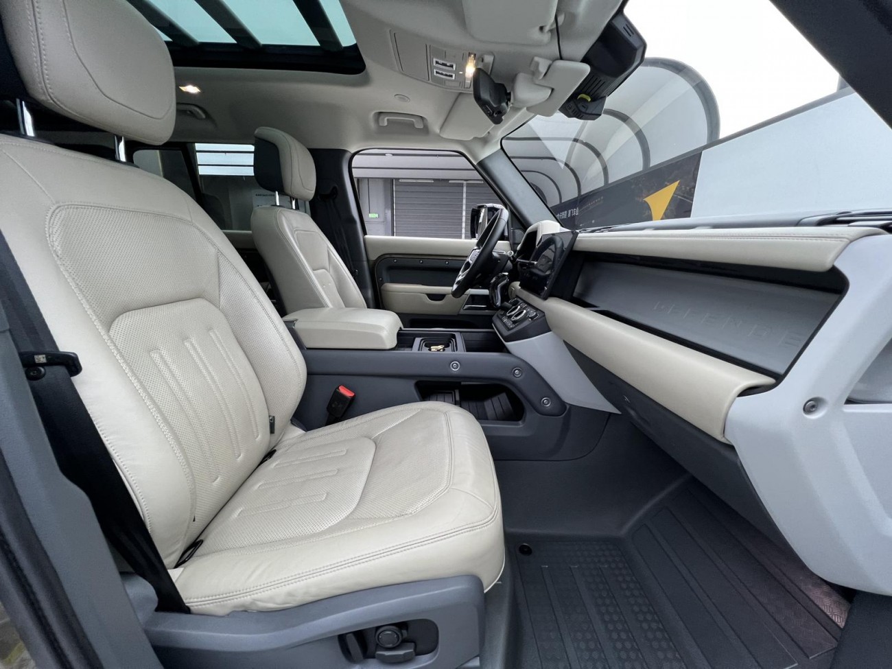 Land Rover Defender 2020