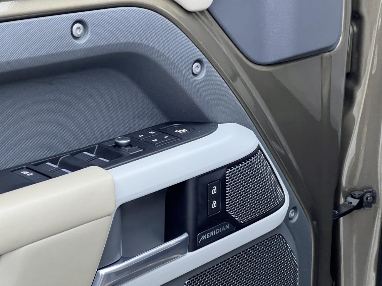 Land Rover Defender 2020
