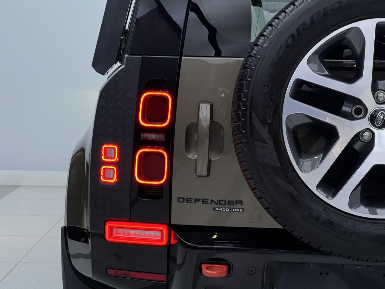 Land Rover Defender 2020