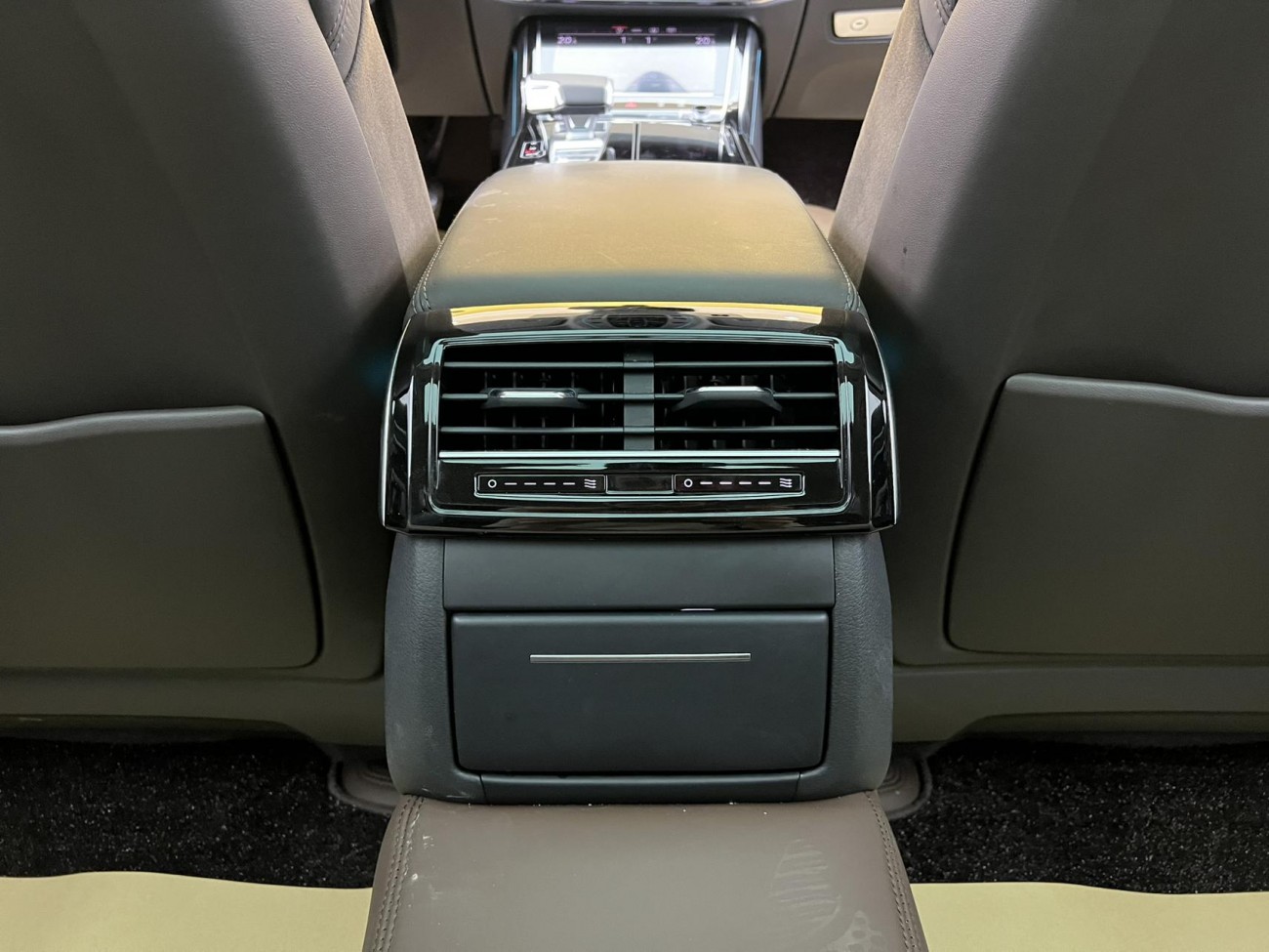 Audi A8L 45 TFSI 2024