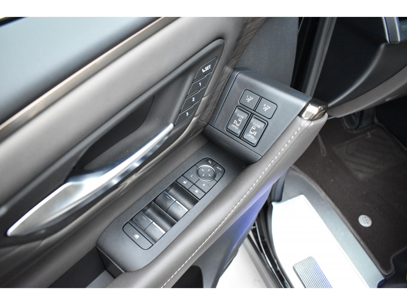 Toyota Alphard 2024