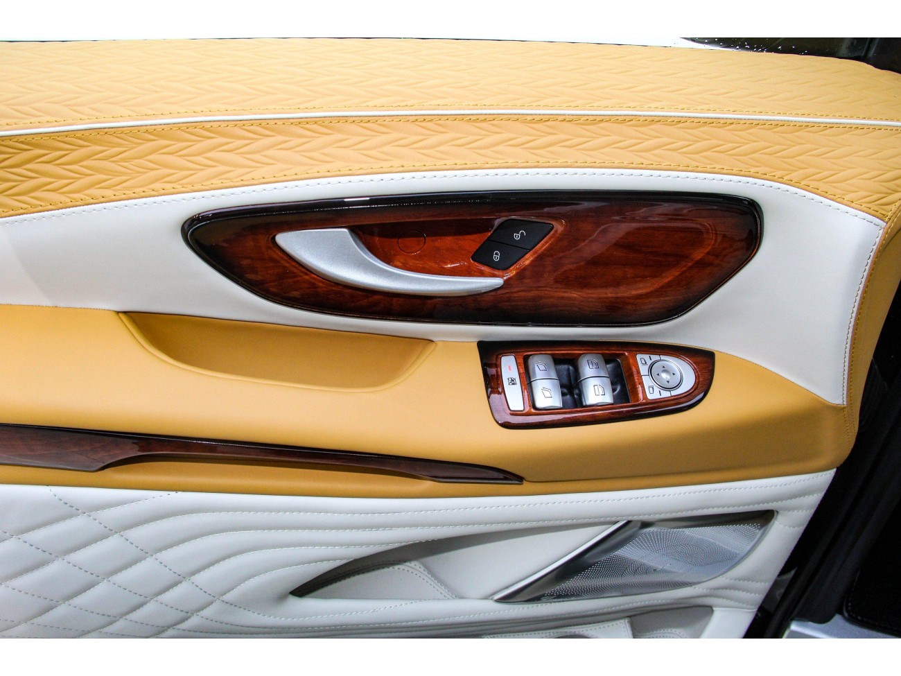 Mercedes-Benz 2023 2024
