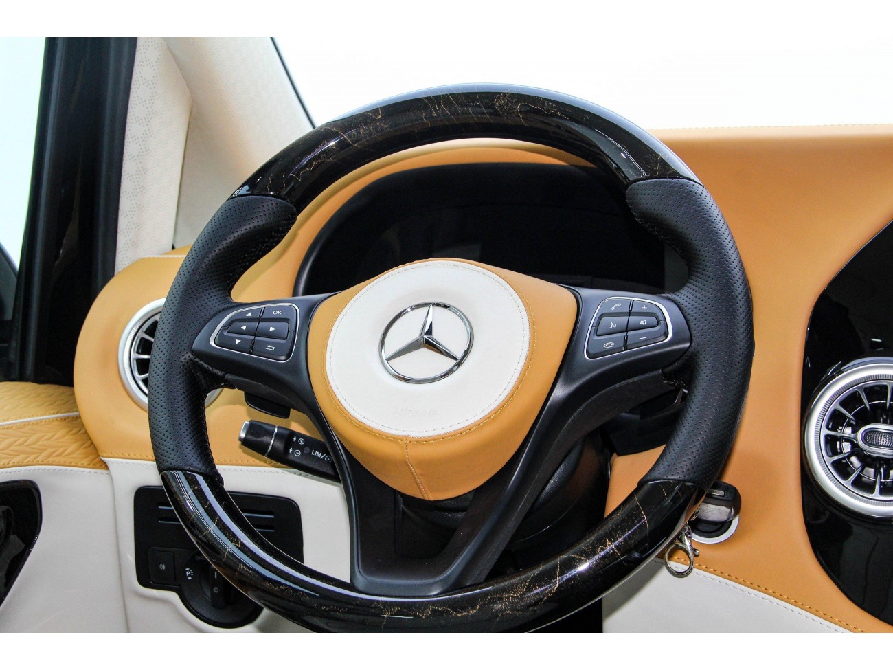Mercedes-Benz 2023 2024