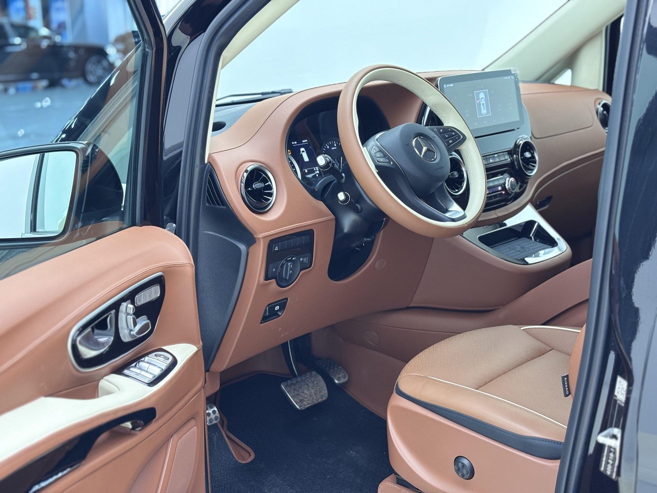 Mercedes-Benz 2024