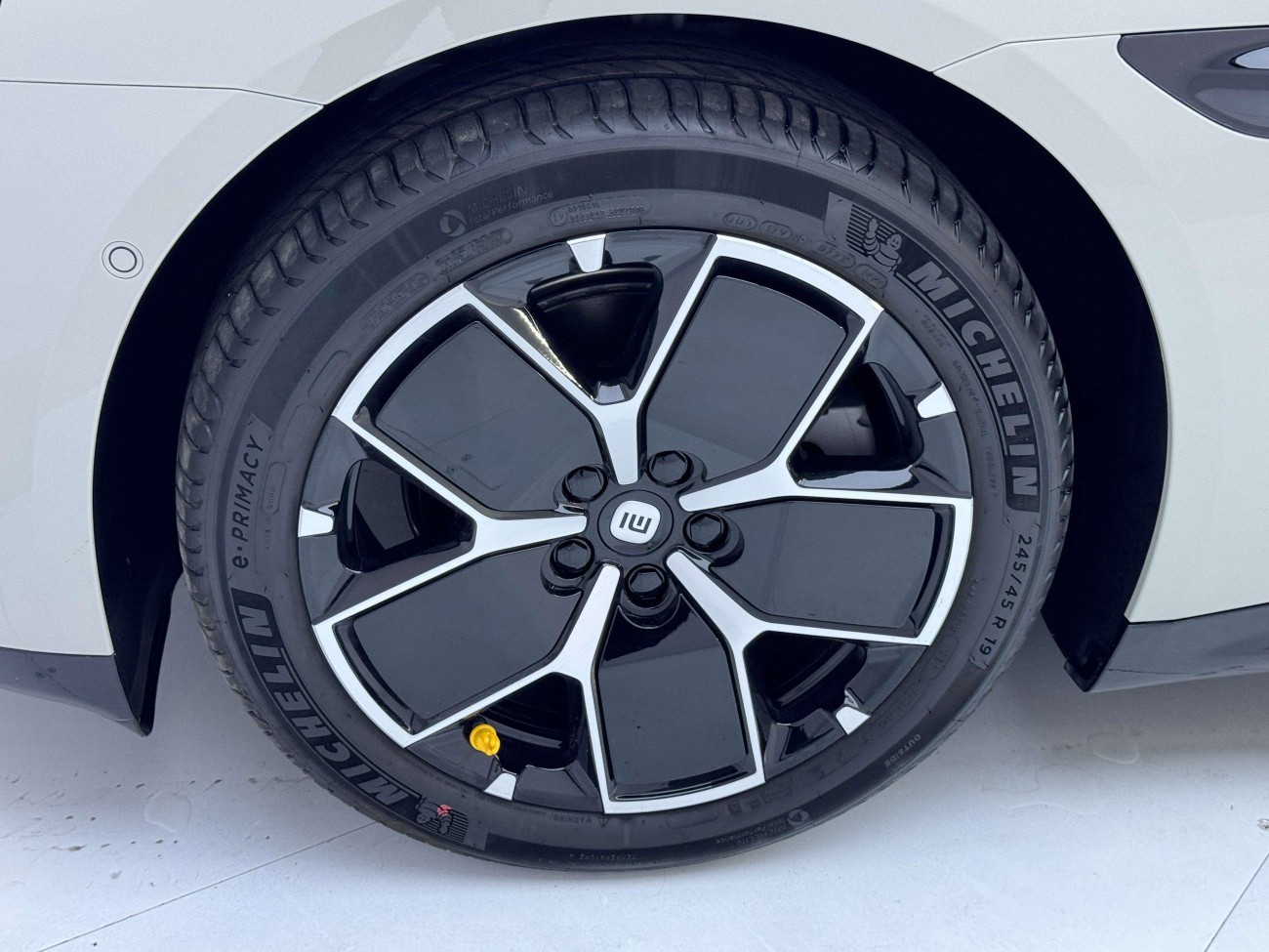 Xiaomi SU7 2024