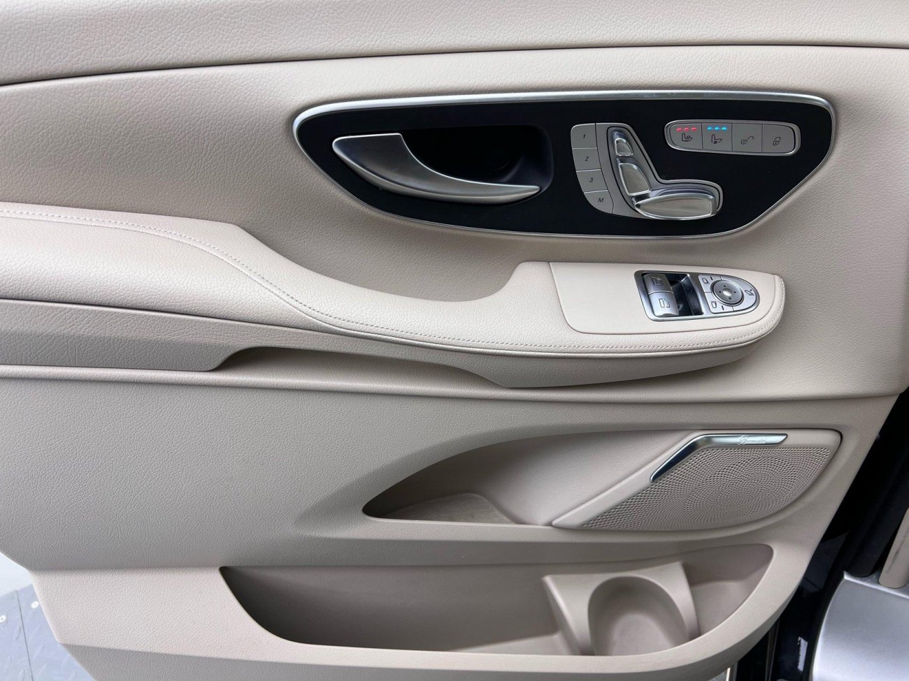 Mercedes-Benz V 2023
