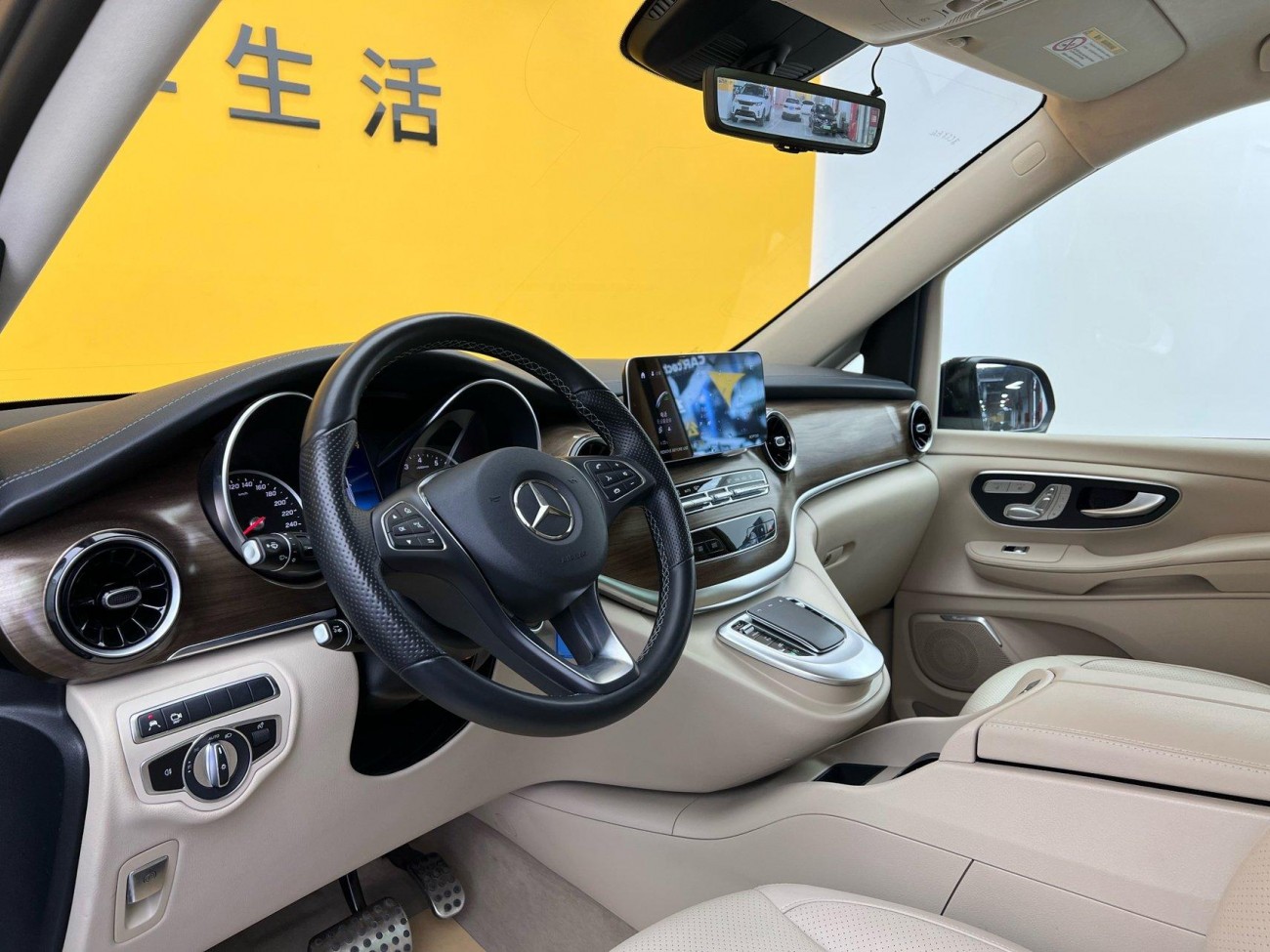 Mercedes-Benz V 2023