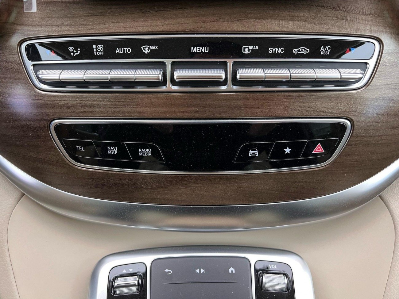Mercedes-Benz V 2023