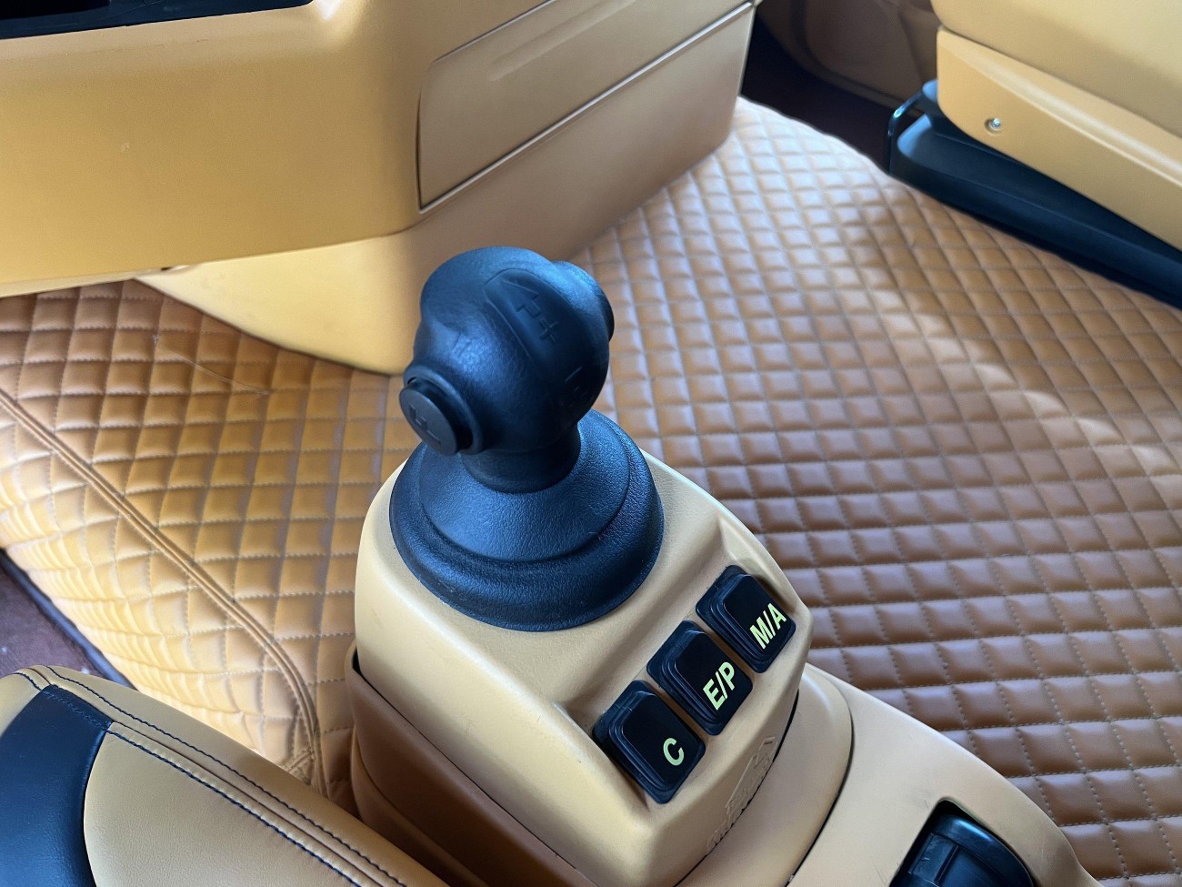 Mercedes-Benz 2025