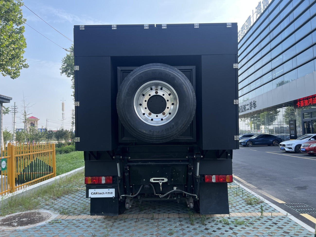 Mercedes-Benz 2025