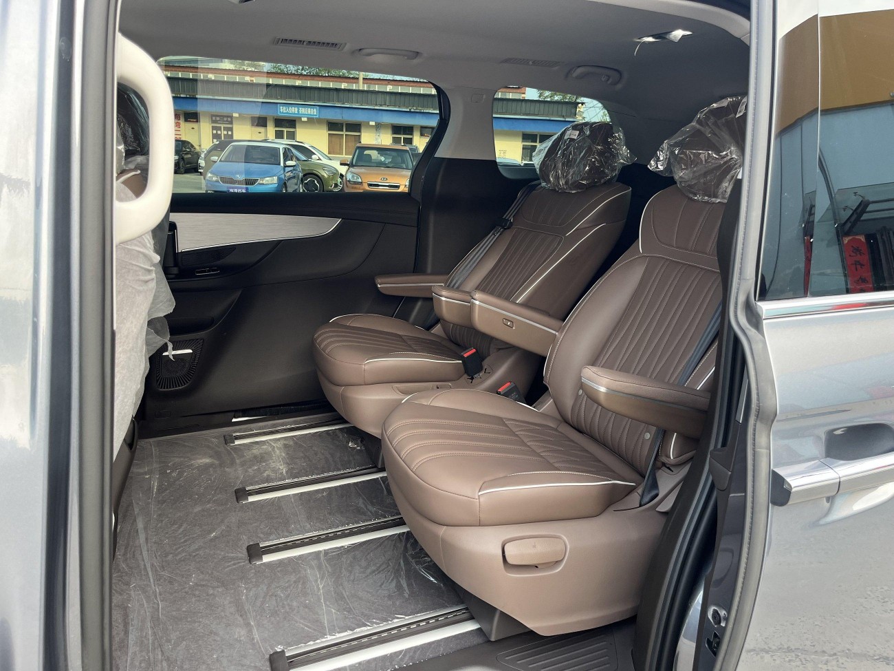 Roewe iMAX8 2024