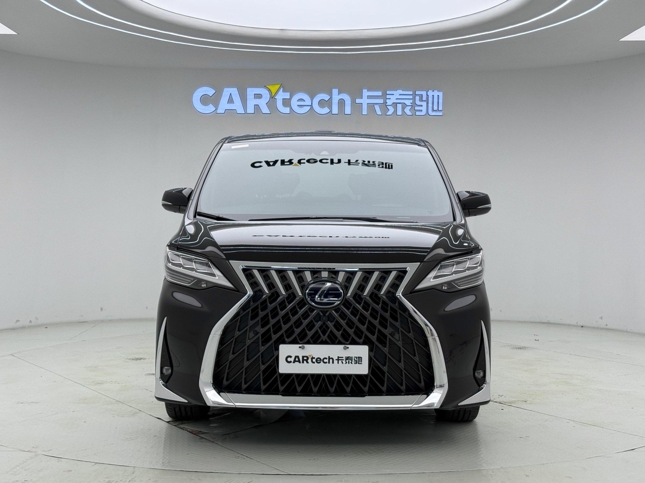 Lexus LM 300h 2023