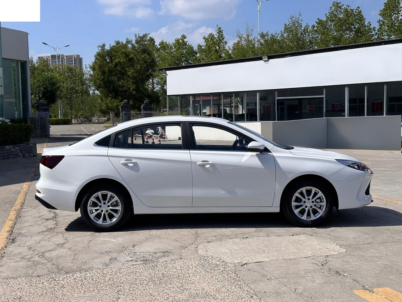 Roewe i5 2025