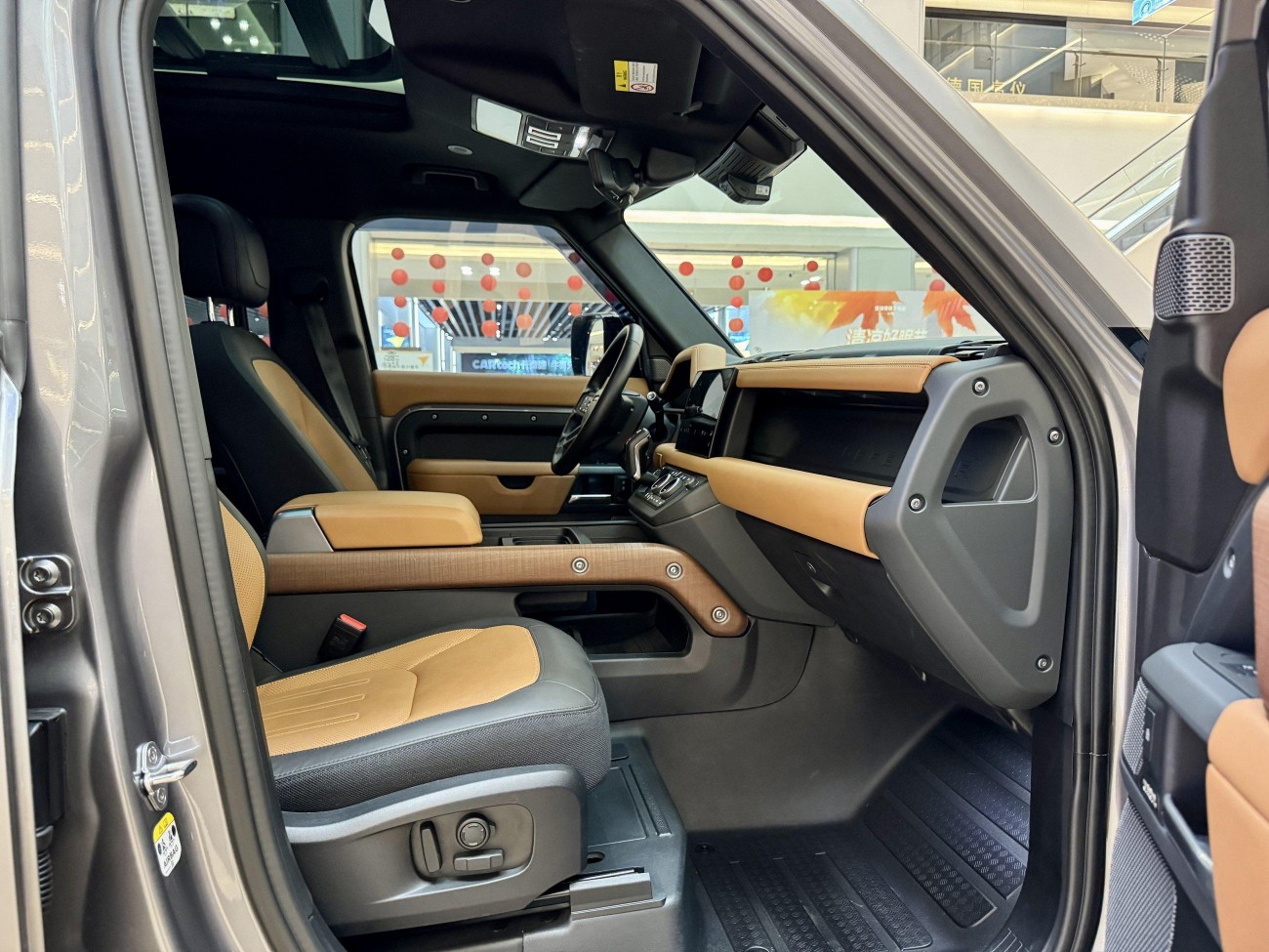 Land Rover Defender 2024