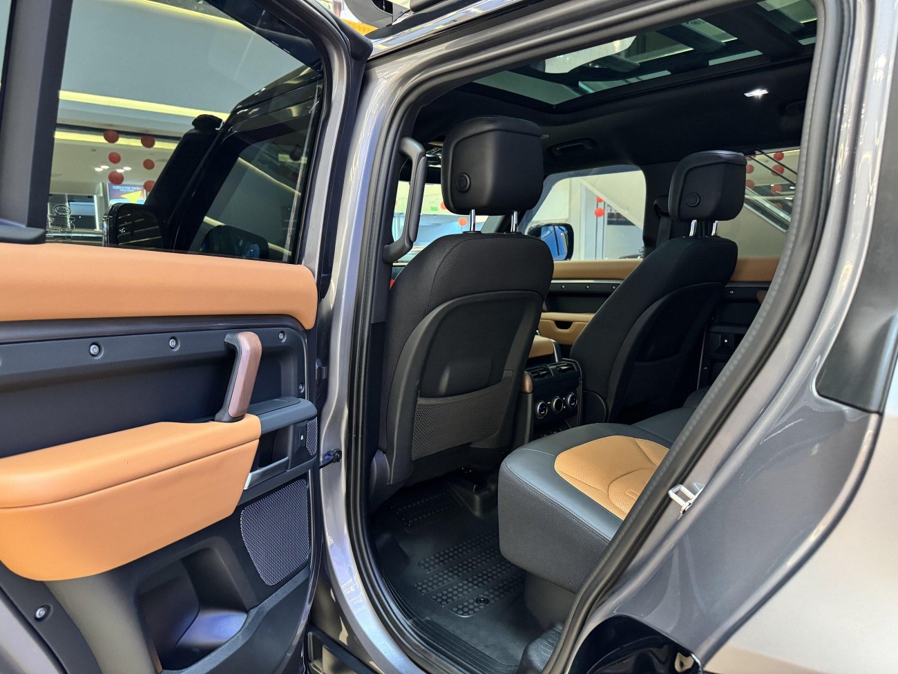 Land Rover Defender 2024