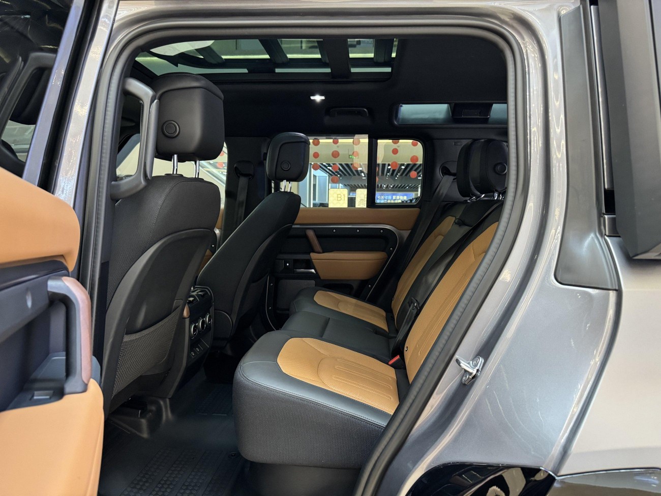 Land Rover Defender 2024