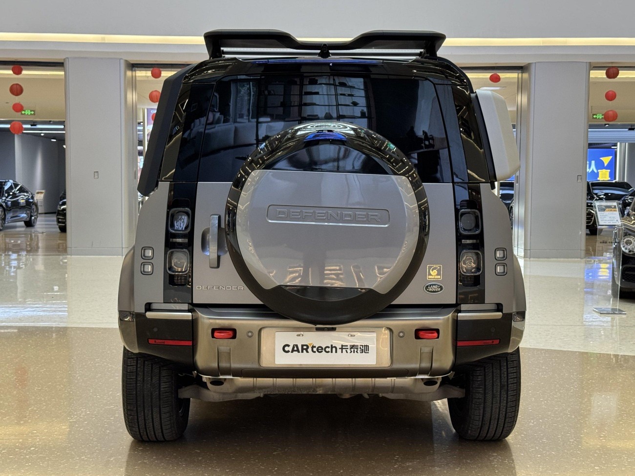 Land Rover Defender 2024