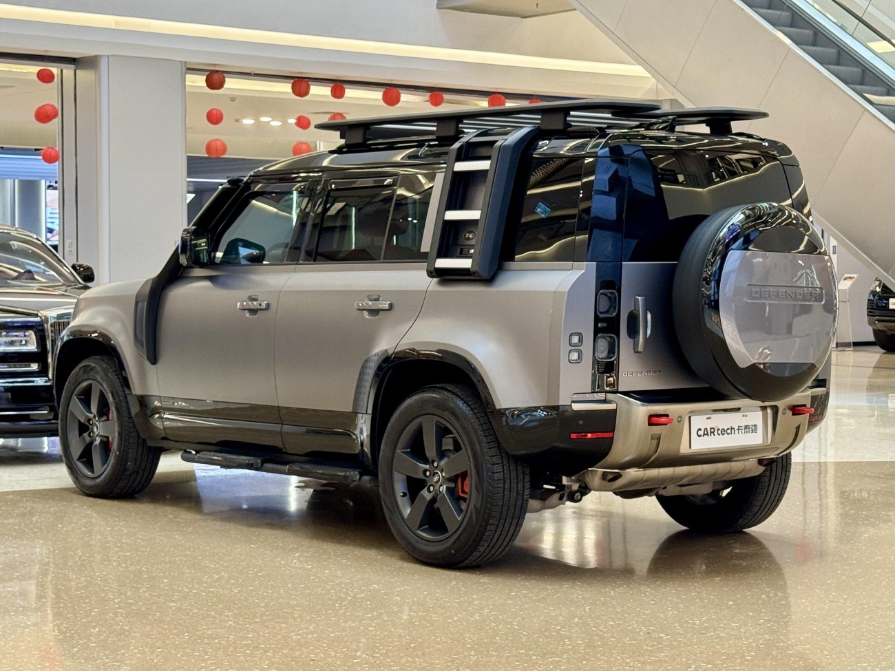 Land Rover Defender 2024
