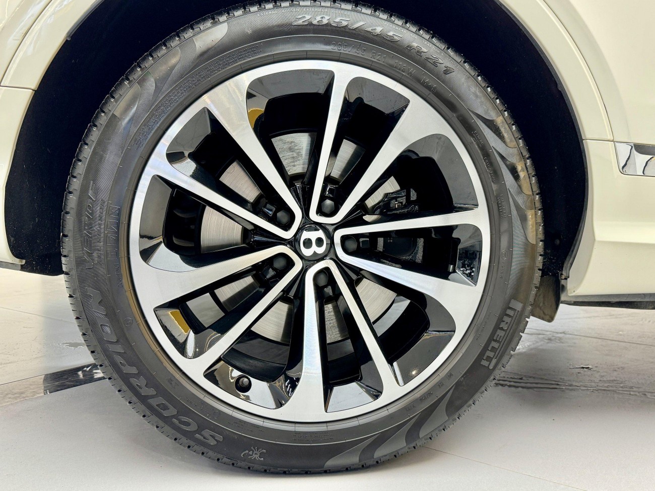 Bentley Bentayga 2023