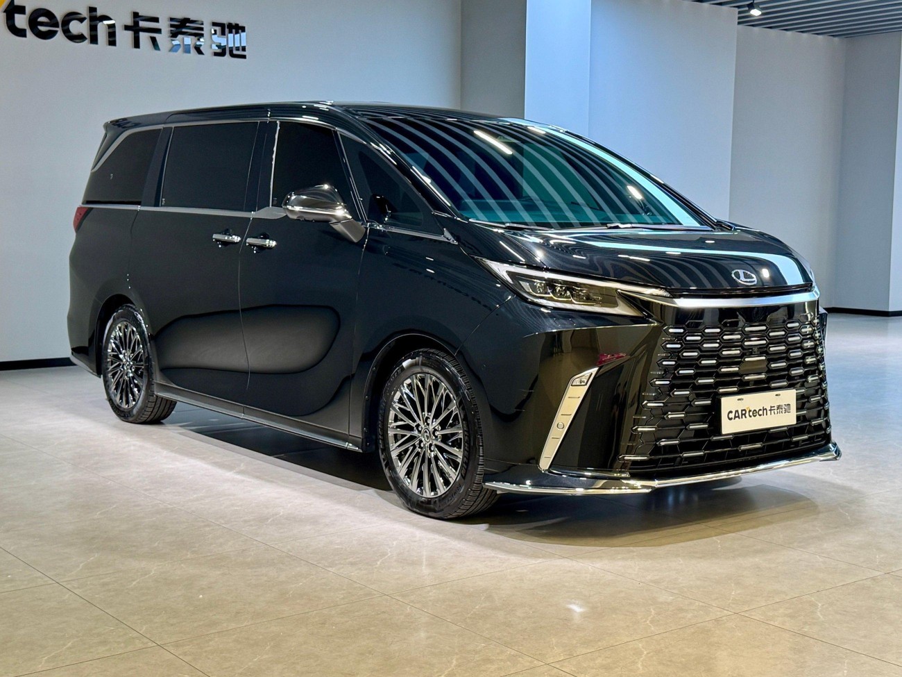 Lexus LM 350h 2024