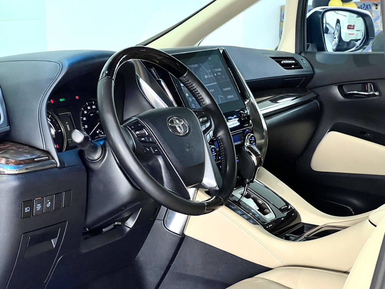 Toyota Alphard 2023